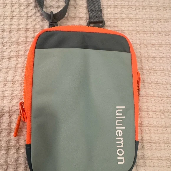Lululemon Athletica Green and Orange Easy Access Crossbody Bag - Picture 2 of 10